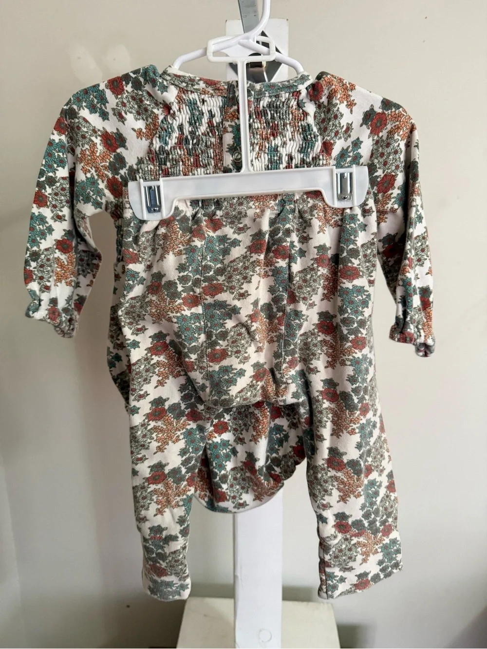 Kate Quinn Outfit